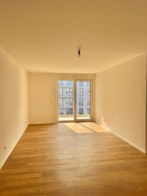 (Typ 2) Zimmer lang mit Balkon Austritt