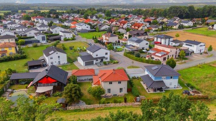 Ortsteil Offenstetten mit Blick auf das Einfamilienhaus