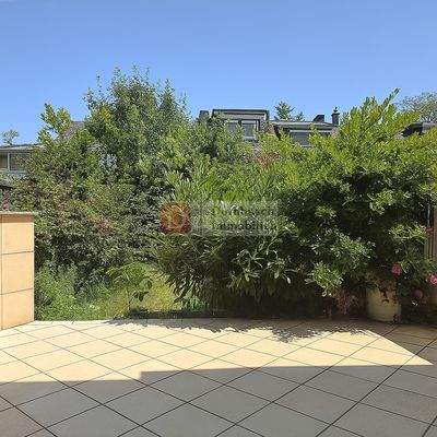Terrasse mit Garten