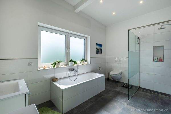 modernes Bad