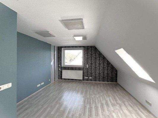 OG: großes DG-Zimmer4 mit AR/Ankleide