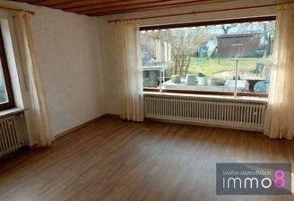 Großes Panoramafenster mit Blick in den Garten