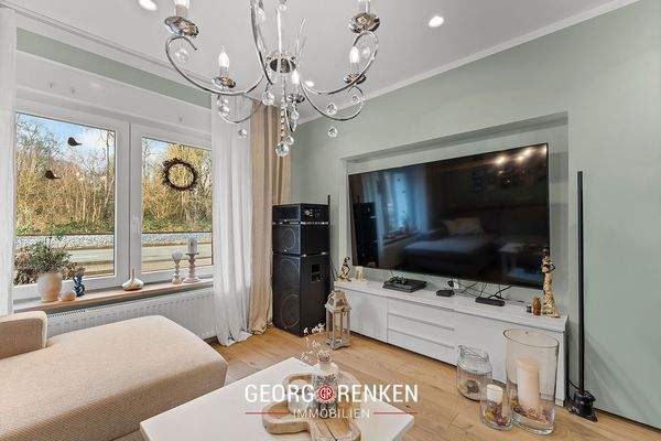 EG, Wohnzimmer mit TV