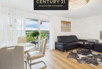 Wohn- und Essbereich mit Ausblick