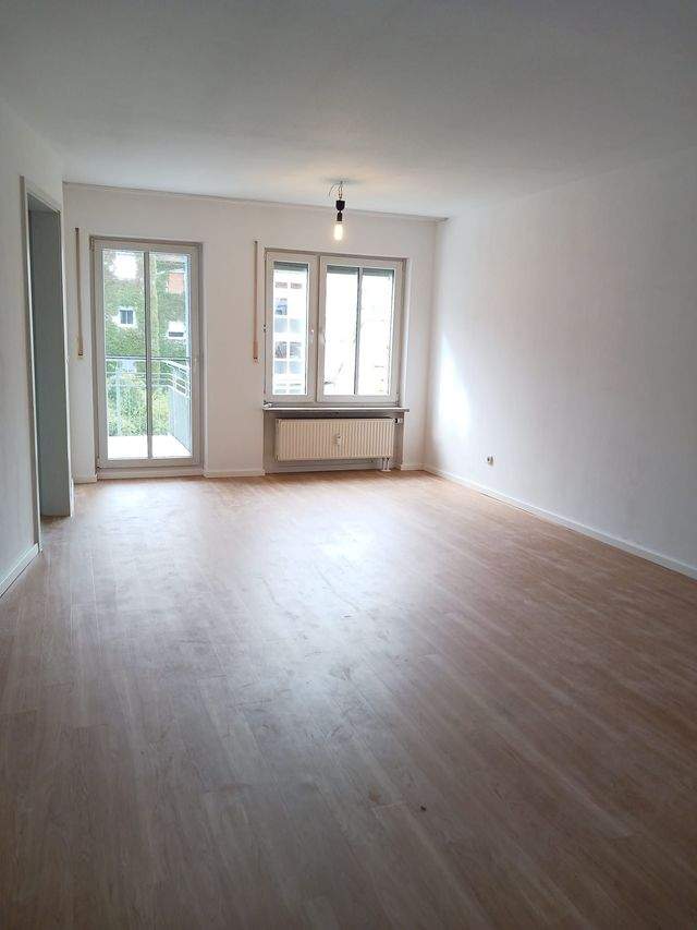 Zentrale 2-Zimmer-Wohnung mit Einbauküche und TG-Stellplatz - Foto 1