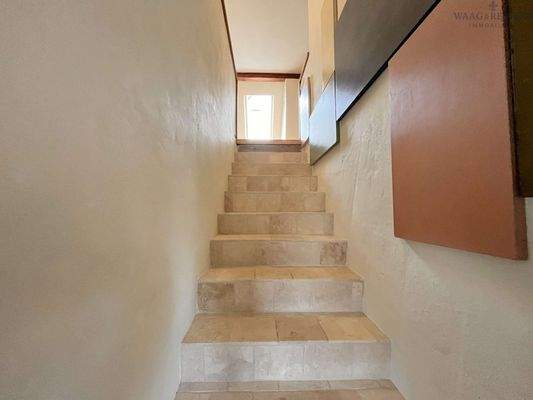Treppenaufgang in das Obergeschoss