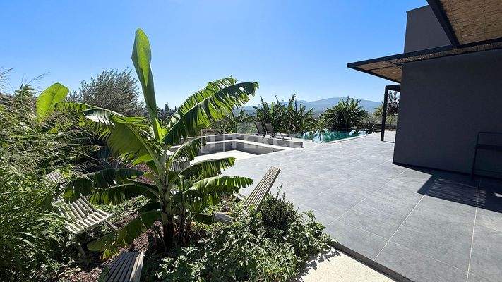 Detached Homes with Pools on 2500 m² Plots in Urla