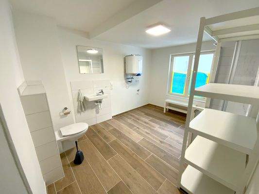 Ladeneinheit - Badezimmer