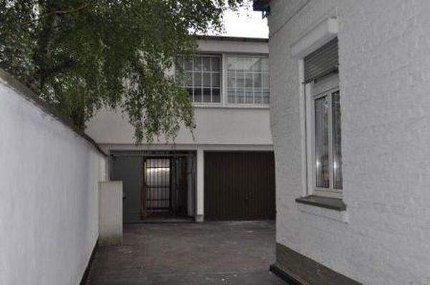 Einfahrt zum Hofgebäude