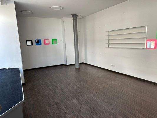 Verkaufsfläche mit Schaufenster