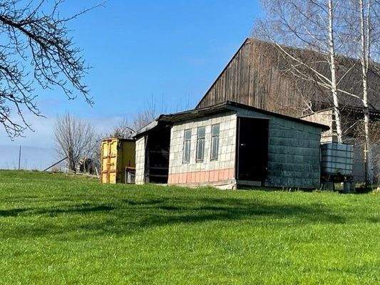 alte Stallung sowie Schuppen