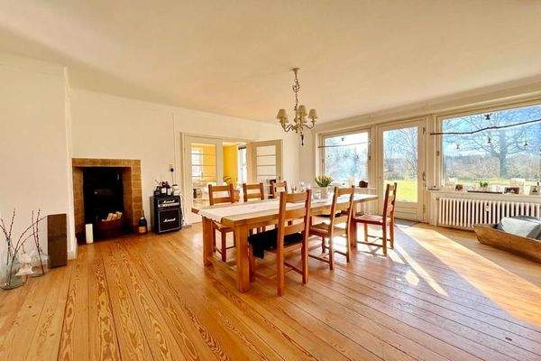 Lichtdurchflutetes Esszimmer