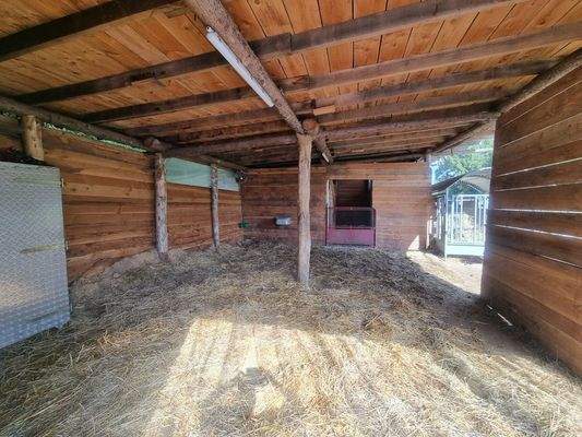 Stallung.innen.jpg