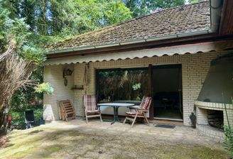 Hausansicht mit Terrasse