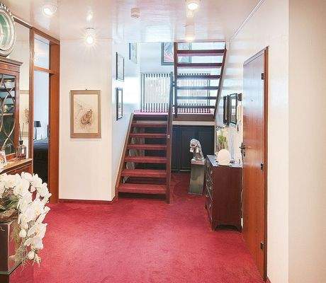 Treppenaufgang im Eingangsbereich