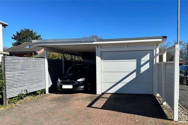 Carport mit Tor