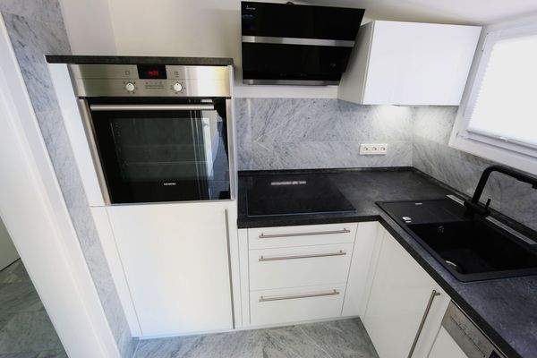 Küche mit Spülmaschine