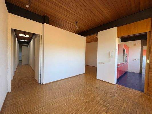 Der Flur zu den Schlafzimmern (li.) ...