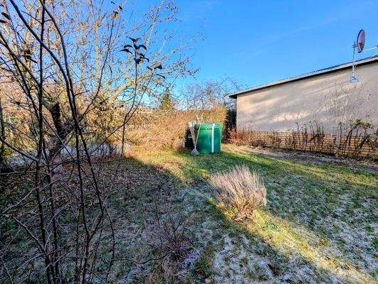 Garten links vom Bungalow