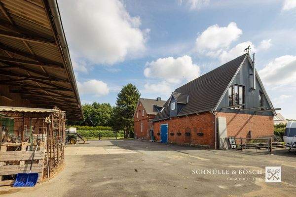 Hinter uns liegt der Offenstall