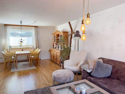 19. Einliegerwohnung Wohn- und Essbereich.jpg