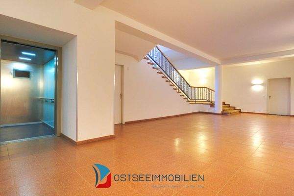 Treppenhaus EG m. Aufzug