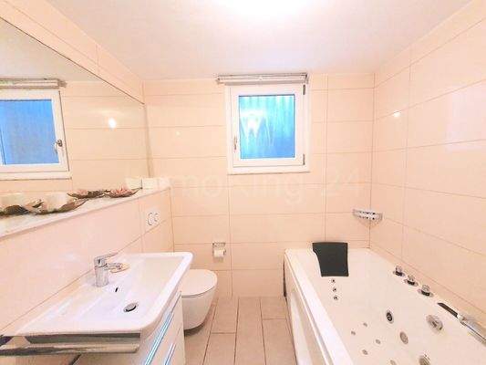 BADEZIMMER ZWISCHENETAGE