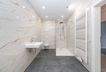 Badezimmer mit Dusche