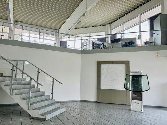 Showroom auf zwei Ebenen