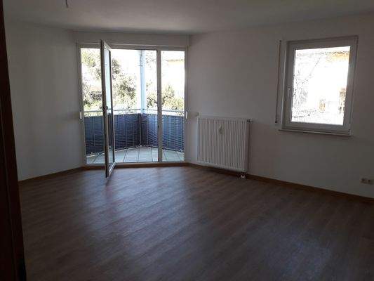 Wohnzimmer mit Balkon