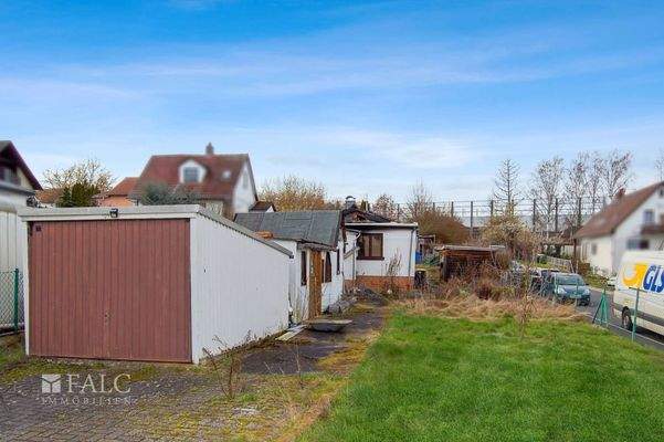 Grundstück - Ansicht links