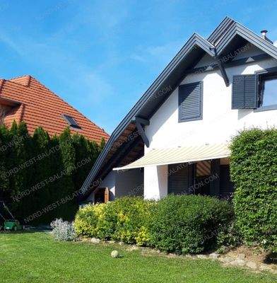 Außenansicht mit Terrasse