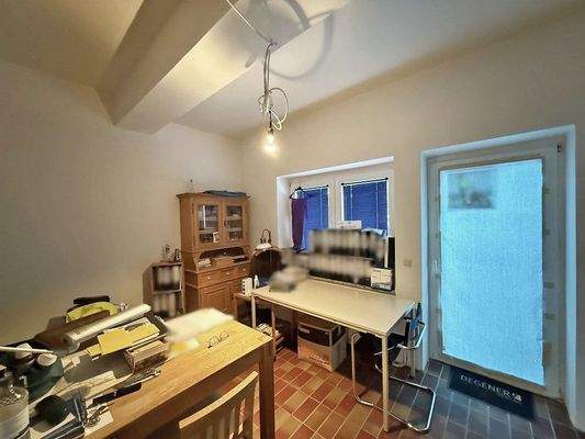 Büro mit Küchenanschlüsse