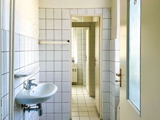 Im Bürogebäude - WC-Anlage im EG