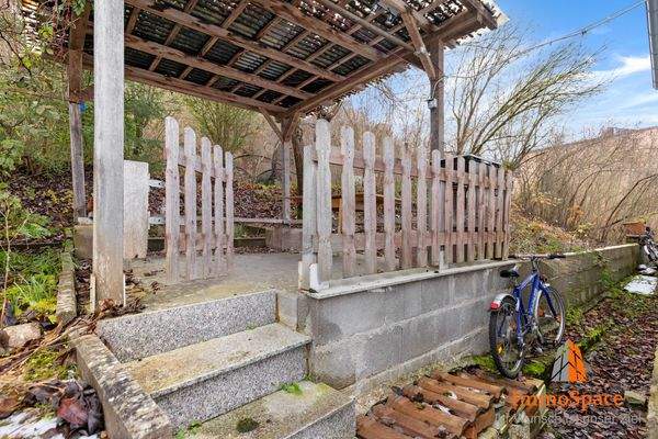 Blick auf den überdachten Freisitz