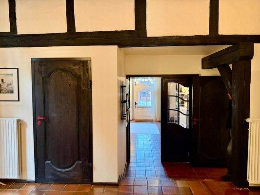 Diele mit Zugang zum Gäste-WC