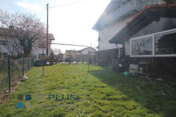 eigener Garten mit Schuppen