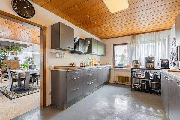 Einbauküche  mit Abstellraum