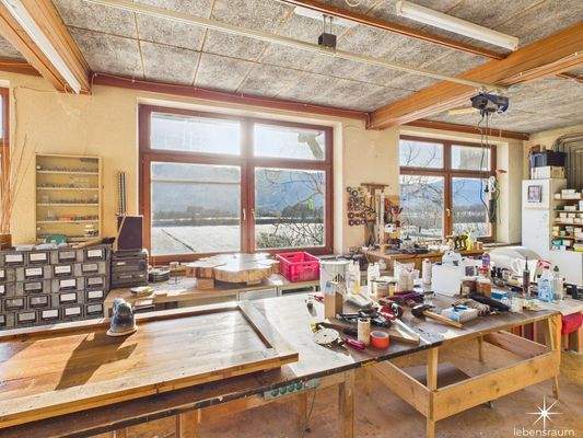 Werkstatt ehemals Gaststätte.
