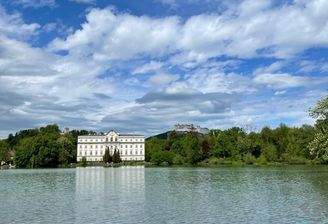 Nur wenige Schritte an den Leopoldskroner Weiher