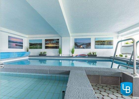 Innenpool und Tretbecken