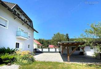 Ansicht Haus und Carport