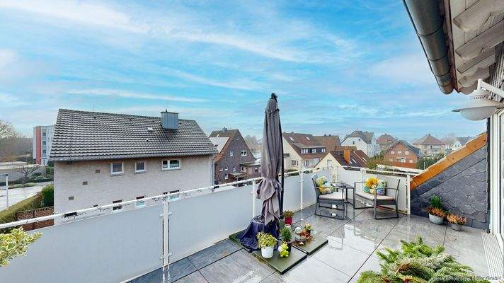 Großer Balkon mit ca. 14 qm