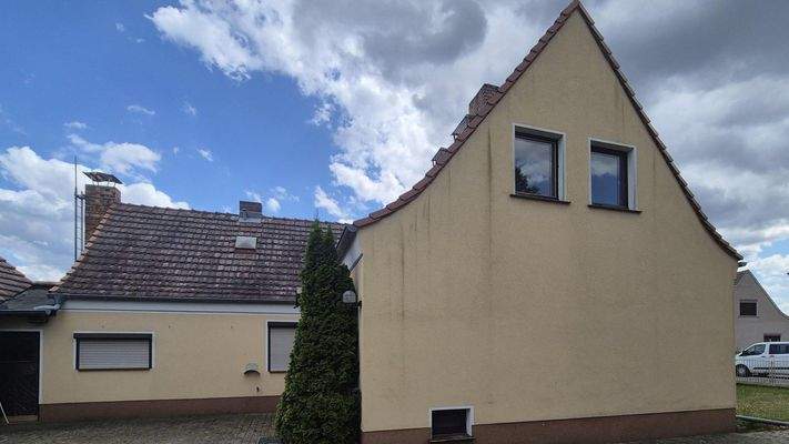 seitliche Hausansicht