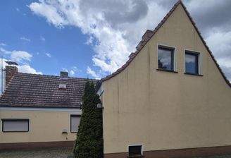 seitliche Hausansicht