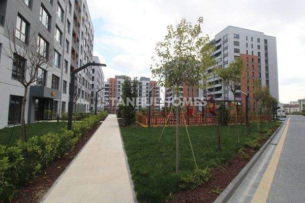 Spacious Flats 100 M from Metro in Bagcilar