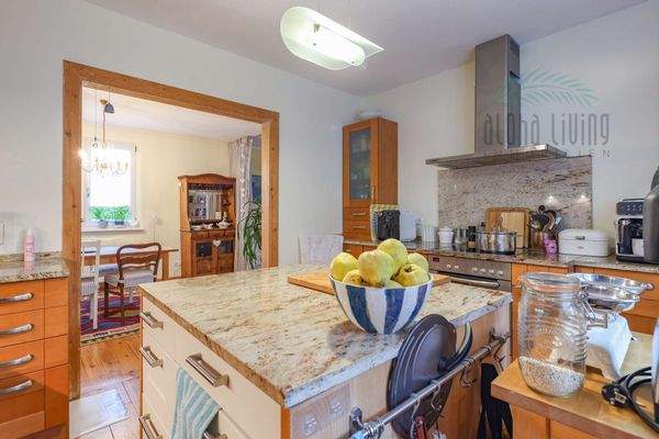 Kitchen (ground floor)