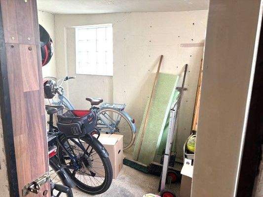 Raum für Fahrräder in der Garage