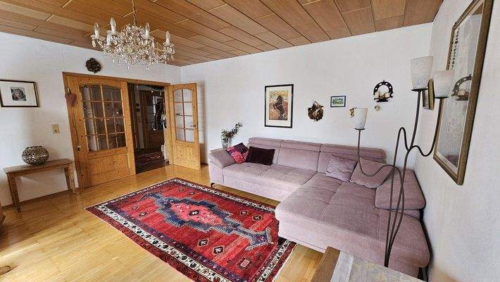 Wohnzimmer mit Parkett