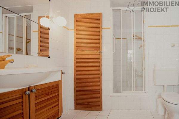 DG_Duschbad 2 mit großem Abstellraum